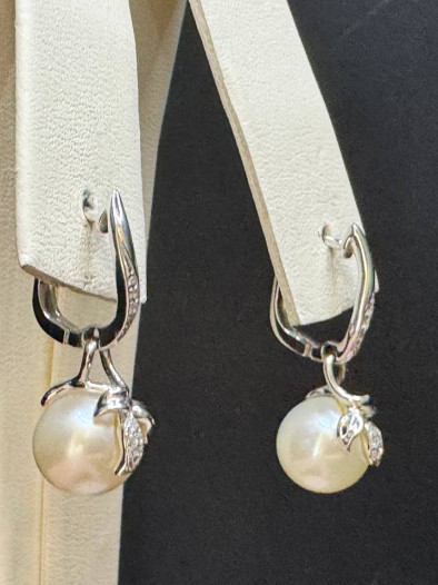 Золотые серьги с бриллиантами и жемчугом