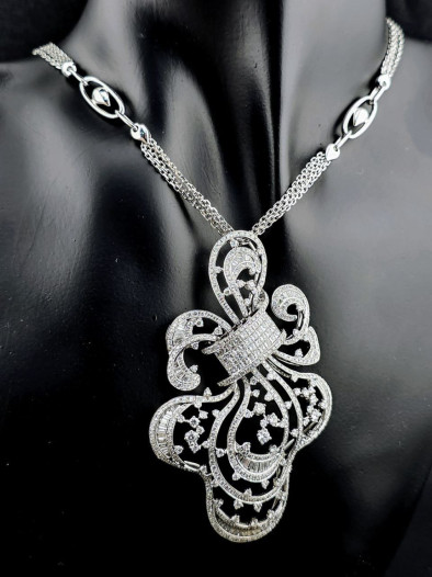 Колье из золота с бриллиантами