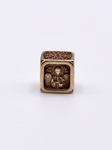 Золотой шарм