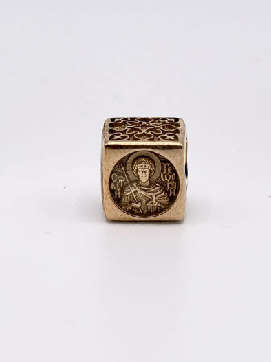 Золотой шарм