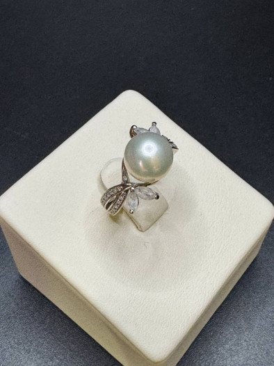 Золотое кольцо с бриллиантами