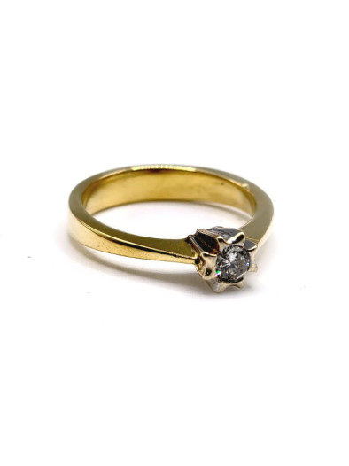 Кольцо из желтого золота с бриллиантом
