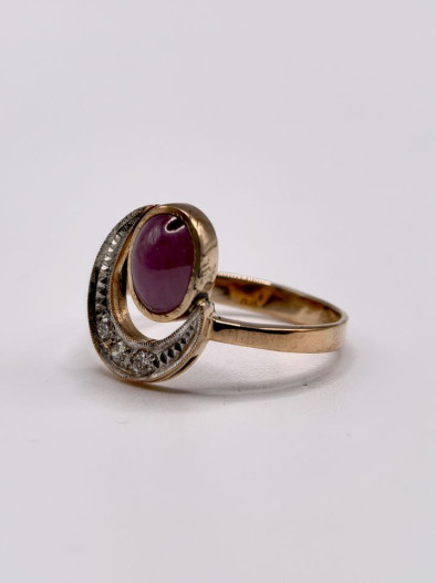 Кольцо из красного золота с бриллиантами