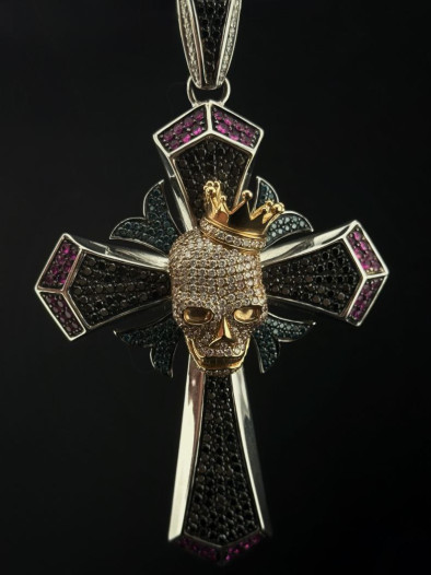 Массивный крест из золота с бриллиантами "Король Смерти"