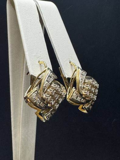 Золотые серьги с бриллиантами