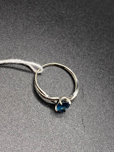 Золотое кольцо с бриллиантами