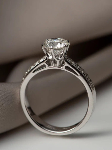 Золотое кольцо с бриллиантом 1ct